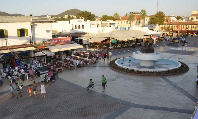 kusadasi balıkcılar_meydanı